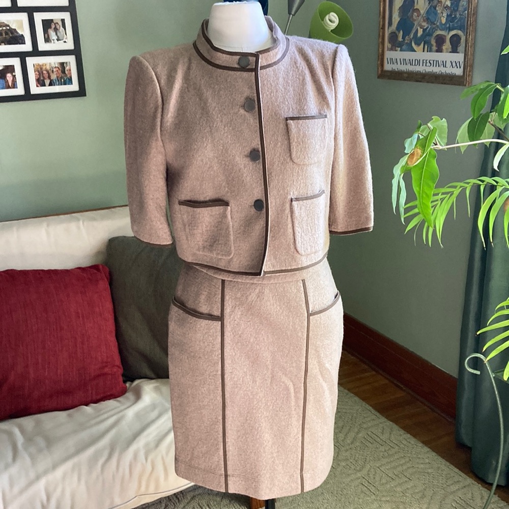 BCBGMAXAZRIA SUIT